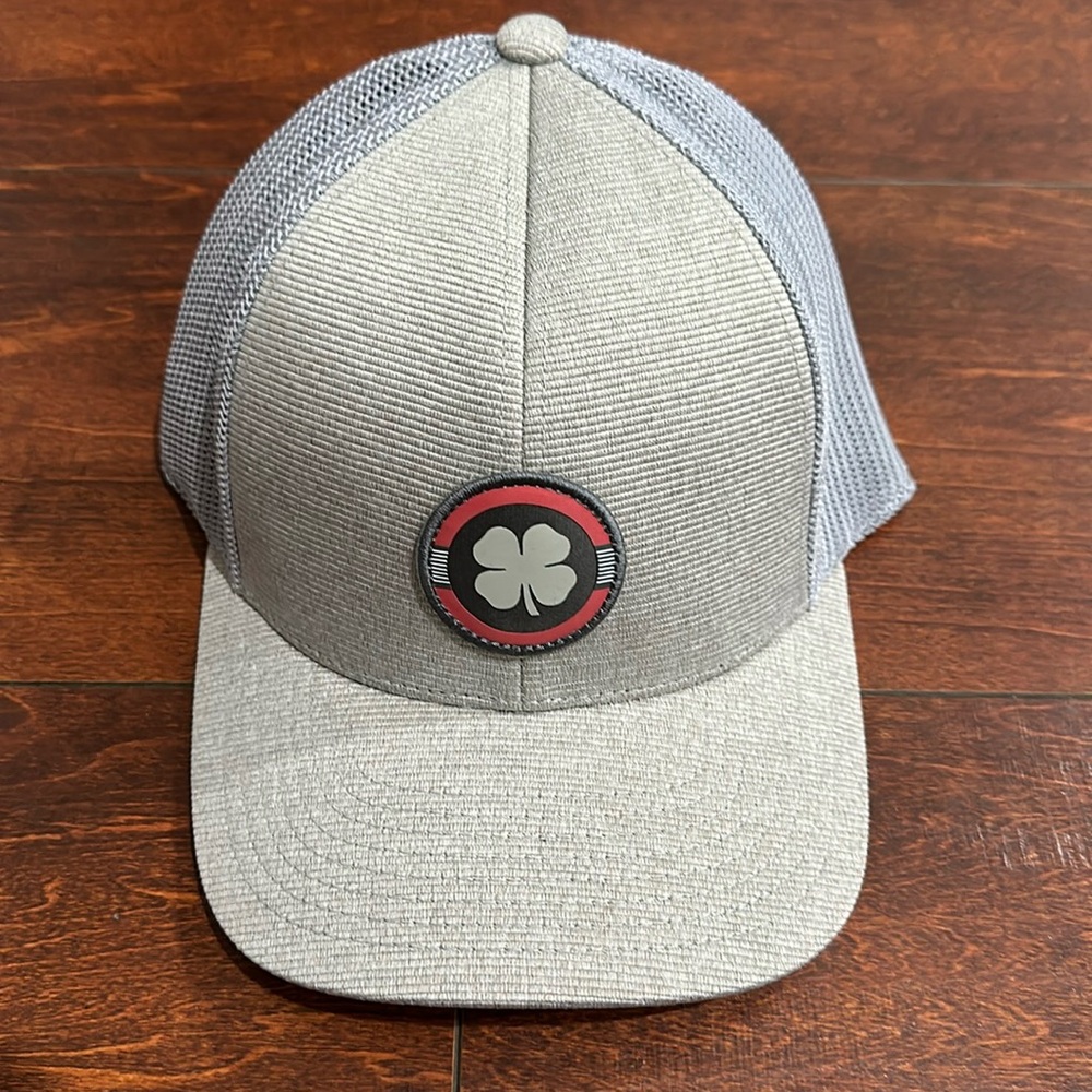 Black Clover Men’s Adjustable Mesh Hat.
